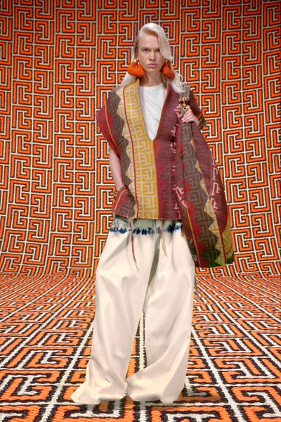 Look 28